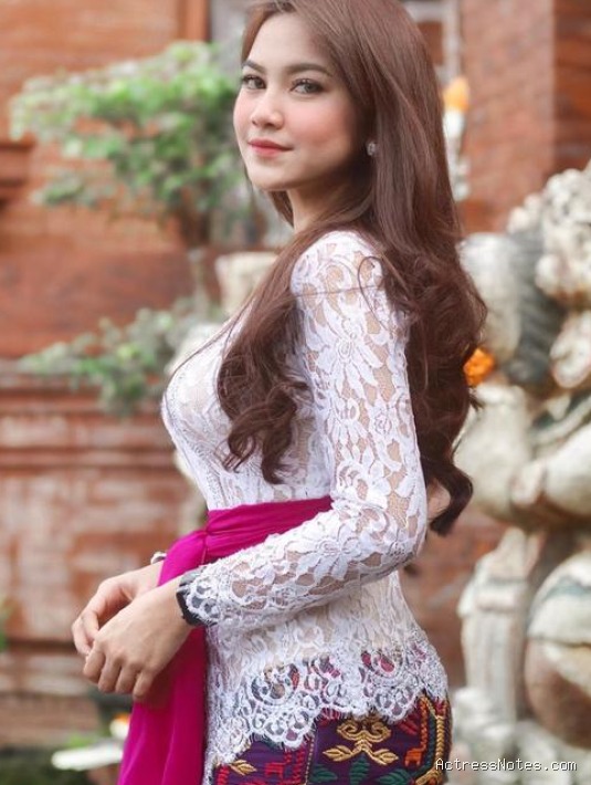 Mahalini Raharja: Agama, Keluarga, Pacar, Fakta & Karir
