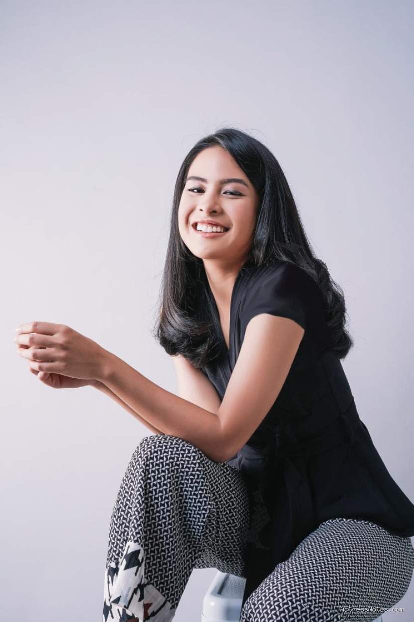 Maudy Ayunda: Agama, Keluarga, Pacar, Karir & Fakta