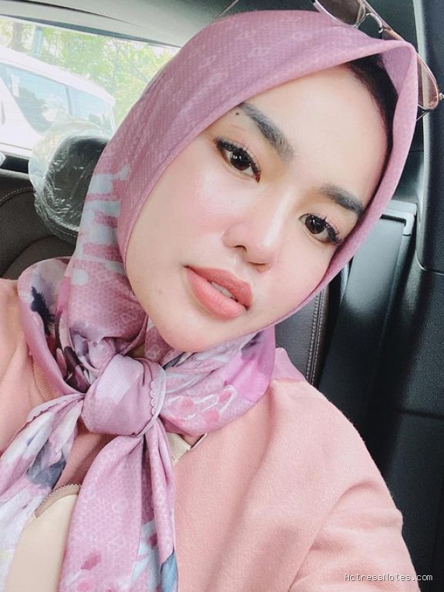 Biodata Medina Zein: Agama, Keluarga, Pacar, Fakta dan Karir Biodata Medina Zein: Agama, Keluarga, Pacar, Fakta dan Karir