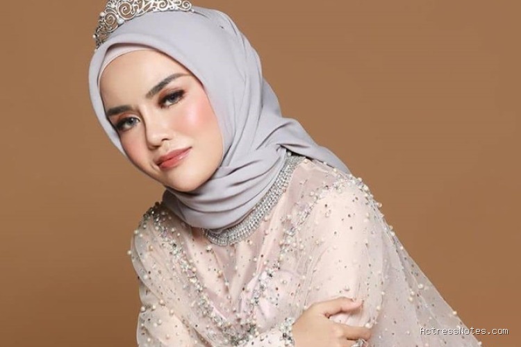 Biodata Medina Zein: Agama, Keluarga, Pacar, Fakta dan Karir