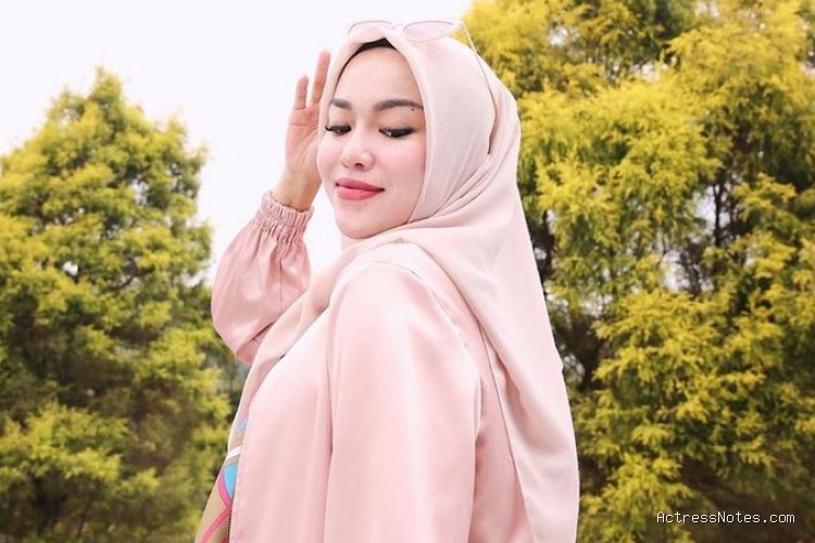 Biodata Medina Zein: Agama, Keluarga, Pacar, Fakta dan Karir