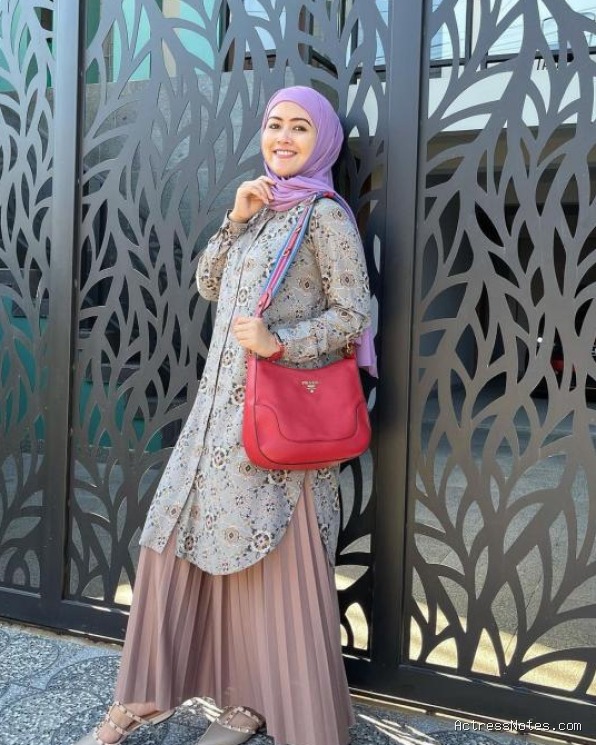 Biodata Meggy Wulandari: Agama, Keluarga, Pasangan, Fakta dan Karir Biodata Meggy Wulandari: Agama, Keluarga, Pasangan, Fakta dan Karir