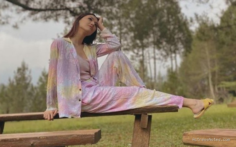 Biodata Mezty Mez: Agama, Keluarga, Pasangan, Fakta dan Karir