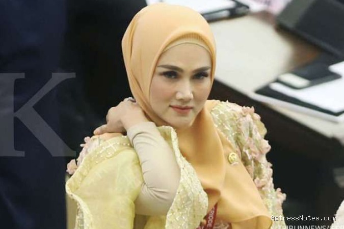 Biodata Mulan Jameela: Agama, Keluarga, Pasangan, Fakta dan Karir