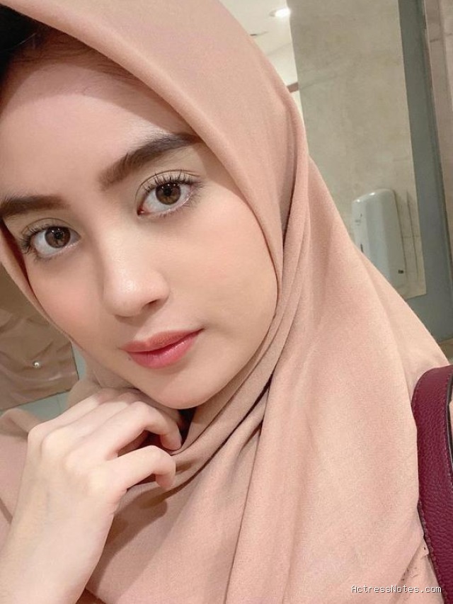Biodata Nabilah Ayu: Agama, Keluarga, Pacar, Fakta dan Karir Biodata Nabilah Ayu: Agama, Keluarga, Pacar, Fakta dan Karir