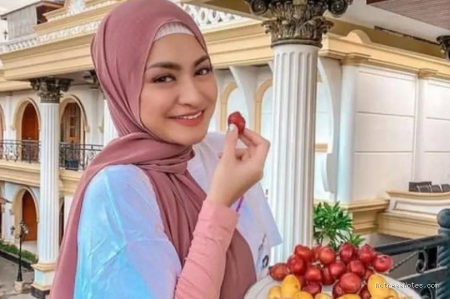 Biodata Nathalie Holscher: Agama, Keluarga, Pacar, Fakta dan Karir