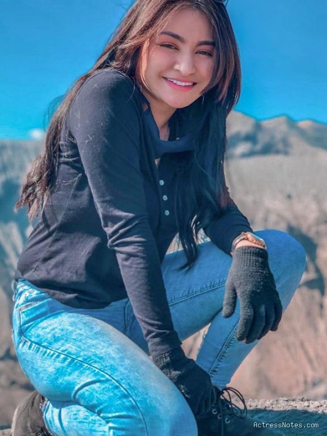 Biodata Nathalie Holscher: Agama, Keluarga, Pacar, Fakta dan Karir