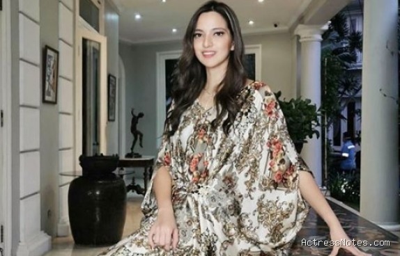 Biodata Nia Ramadhani: Agama, Keluarga, Pacar, Fakta dan Karir