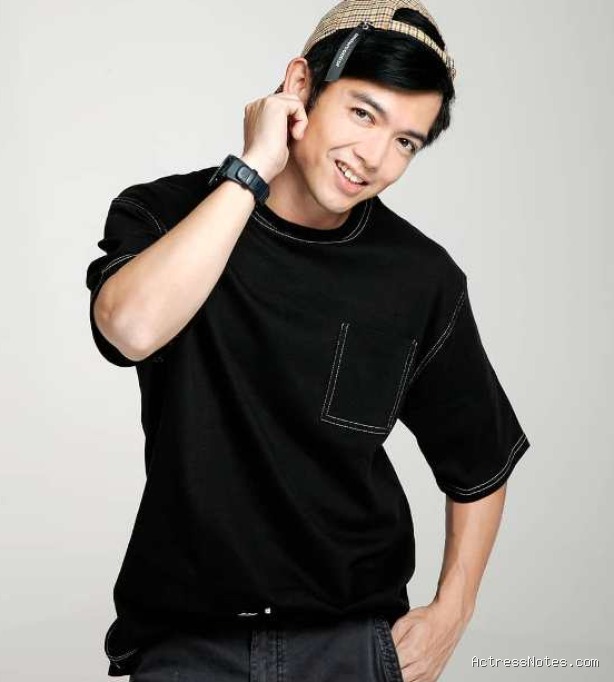 Nicky Tirta: Agama, Keluarga, Pacar, Fakta & Karir Terungkap