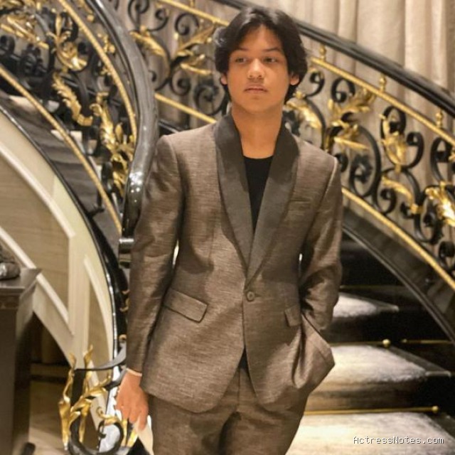 Biodata Nino Kuya: Agama, Keluarga, Pacar, Fakta dan Karir