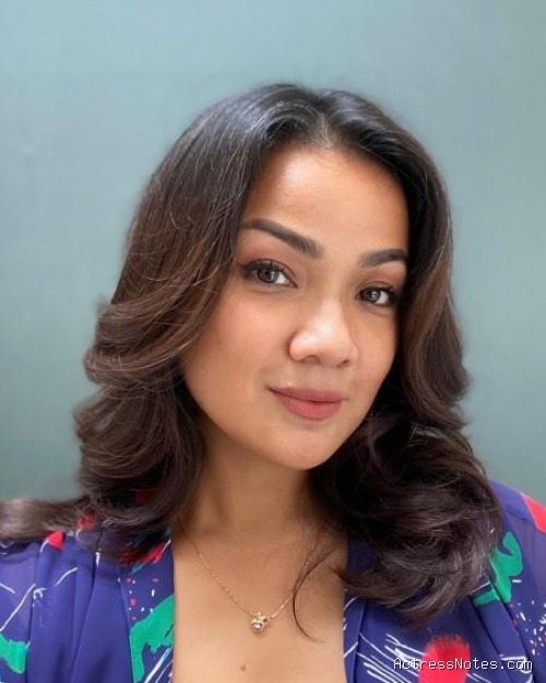 Nirina Zubir: Agama, Keluarga, Pacar, Fakta & Karir Lengkap