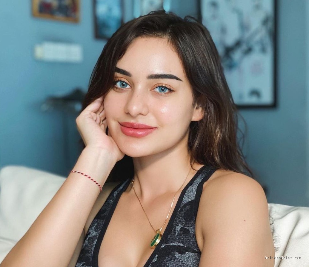 Nora Alexandra: Agama, Keluarga, Pacar, Fakta & Karir Lengkap