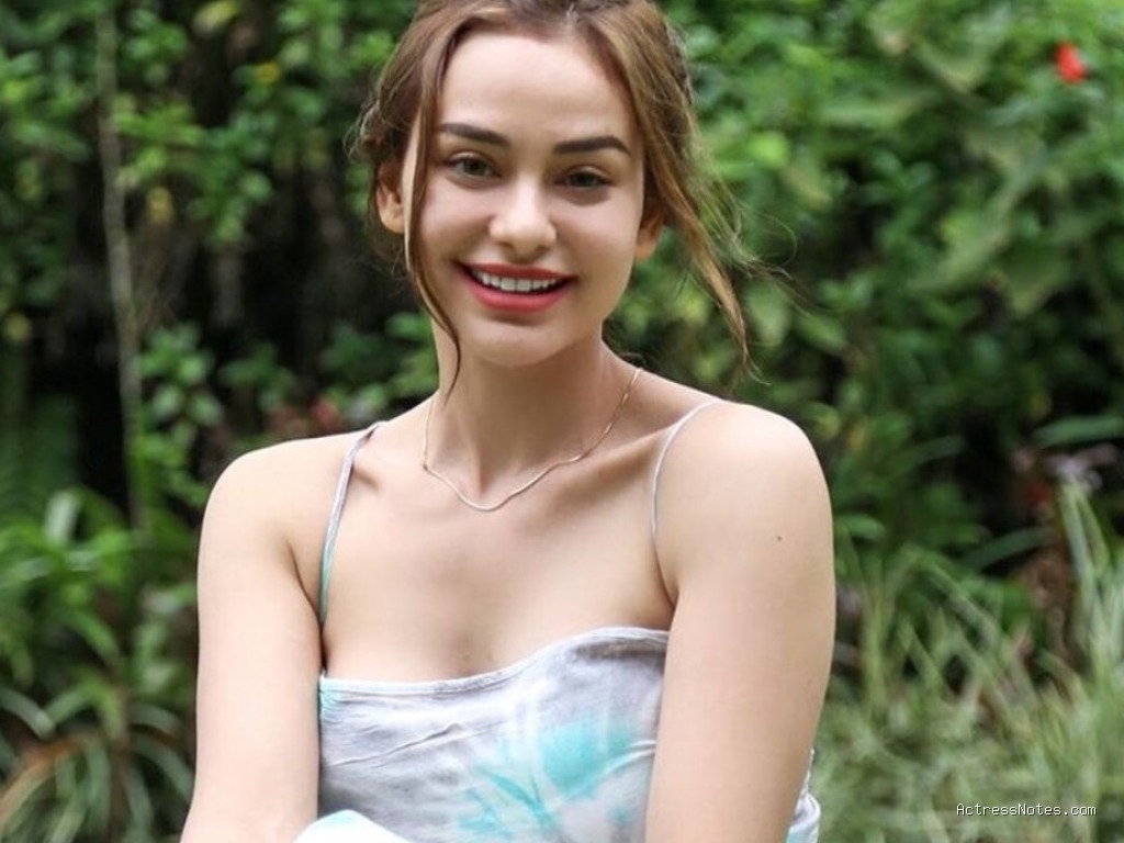 Biodata Nora Alexandra: Agama, Keluarga, Pacar, Fakta dan Karir