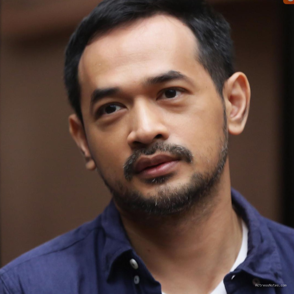 Biodata Oka Antara: Agama, Keluarga, Pacar, Fakta dan Karir