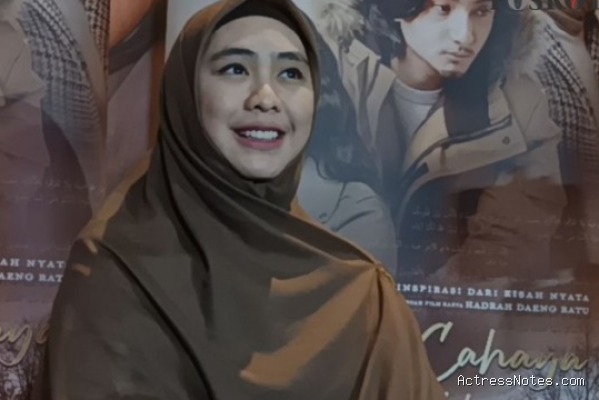 Biodata Oki Setiana Dewi: Agama, Keluarga, Pacar, Fakta dan Karir
