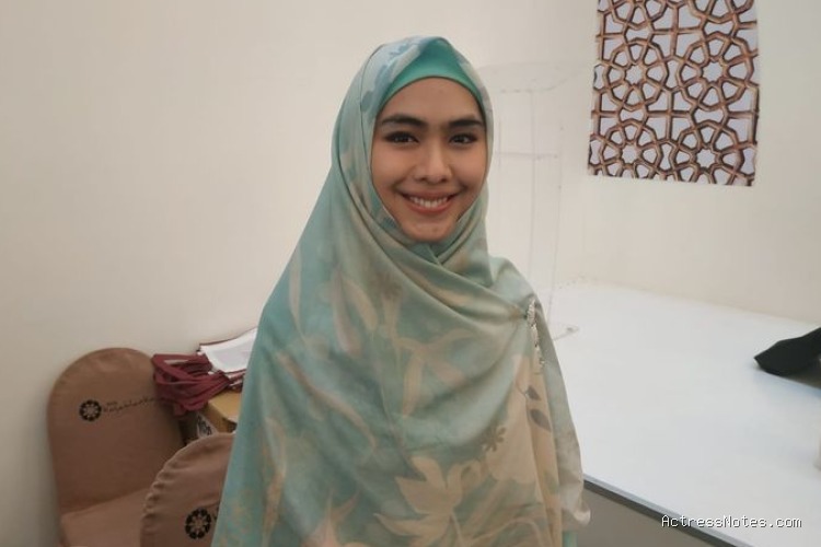 Biodata Oki Setiana Dewi: Agama, Keluarga, Pacar, Fakta dan Karir