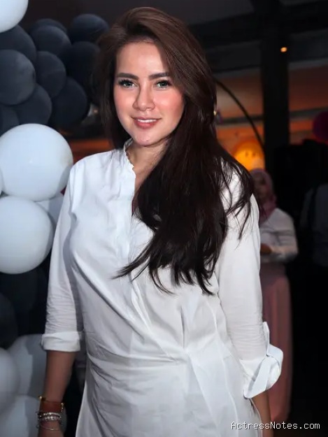 Biodata Olla Ramlan: Agama, Keluarga, Pacar, Fakta dan Karir Biodata Olla Ramlan: Agama, Keluarga, Pacar, Fakta dan Karir