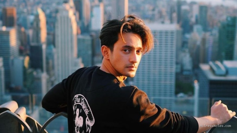 Biodata Omar Daniel: Agama, Keluarga, Pacar, Fakta dan Karir