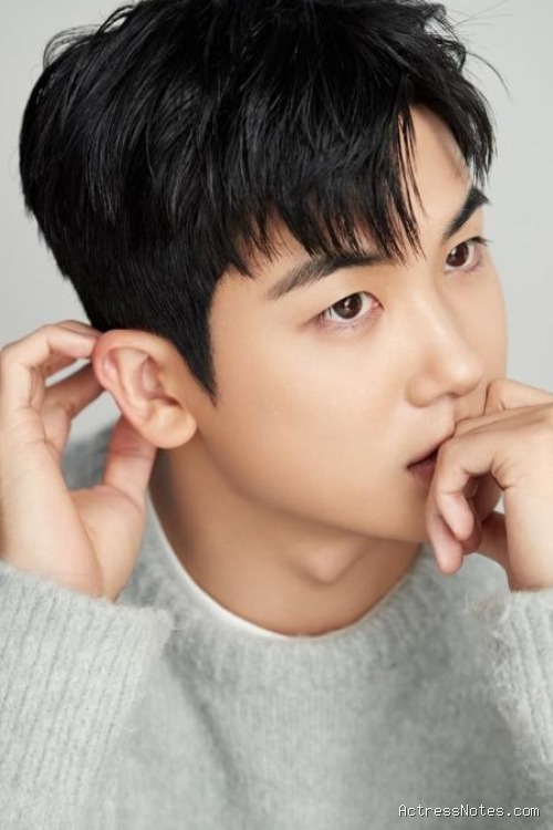 Biodata Park Hyung Sik: Agama, Keluarga, Pacar, Fakta dan Karir