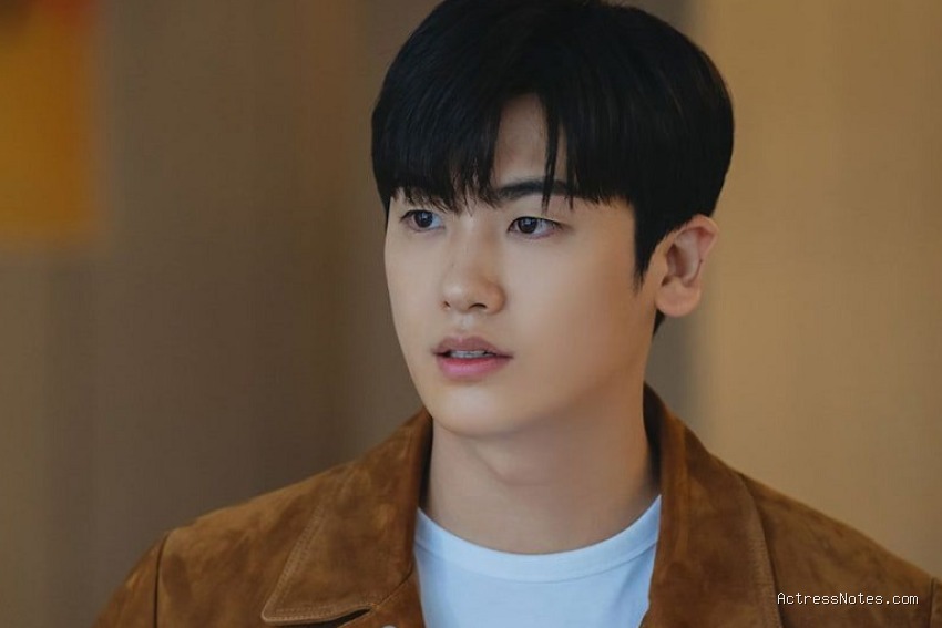 Biodata Park Hyung Sik: Agama, Keluarga, Pacar, Fakta dan Karir