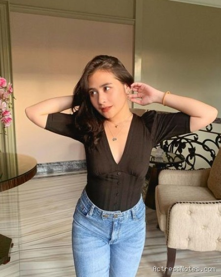 Biodata Prilly Latuconsina: Agama, Keluarga, Pacar, Fakta dan Karir