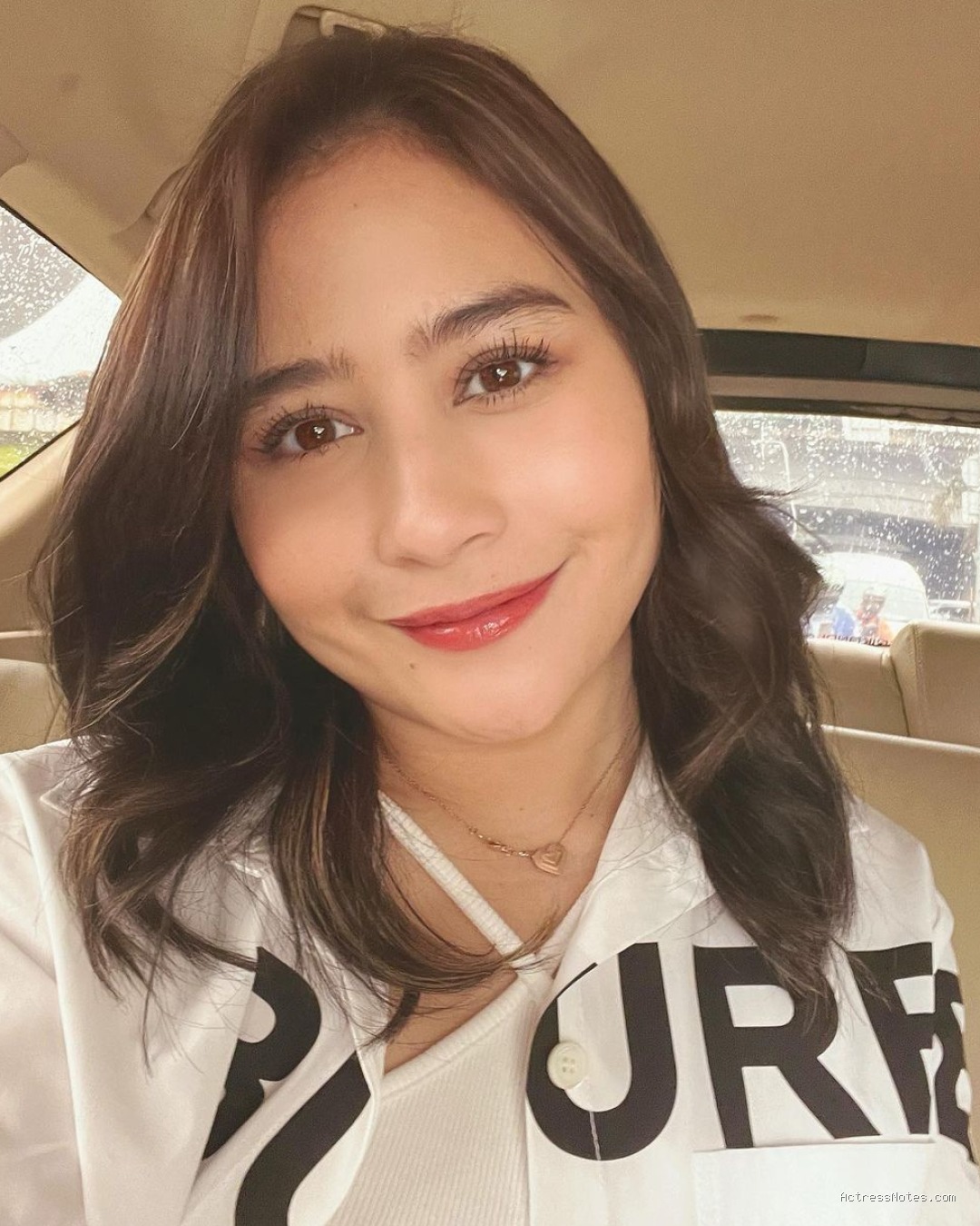 Biodata Prilly Latuconsina: Agama, Keluarga, Pacar, Fakta dan Karir