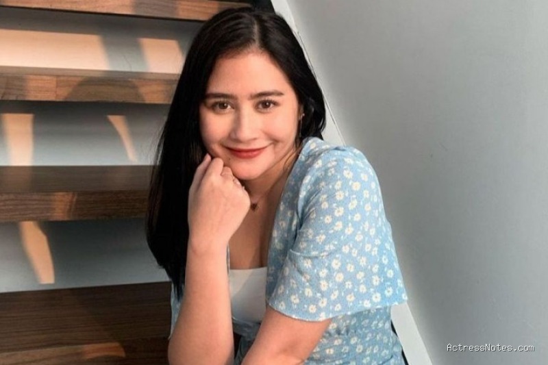 Biodata Prilly Latuconsina: Agama, Keluarga, Pacar, Fakta dan Karir Biodata Prilly Latuconsina: Agama, Keluarga, Pacar, Fakta dan Karir