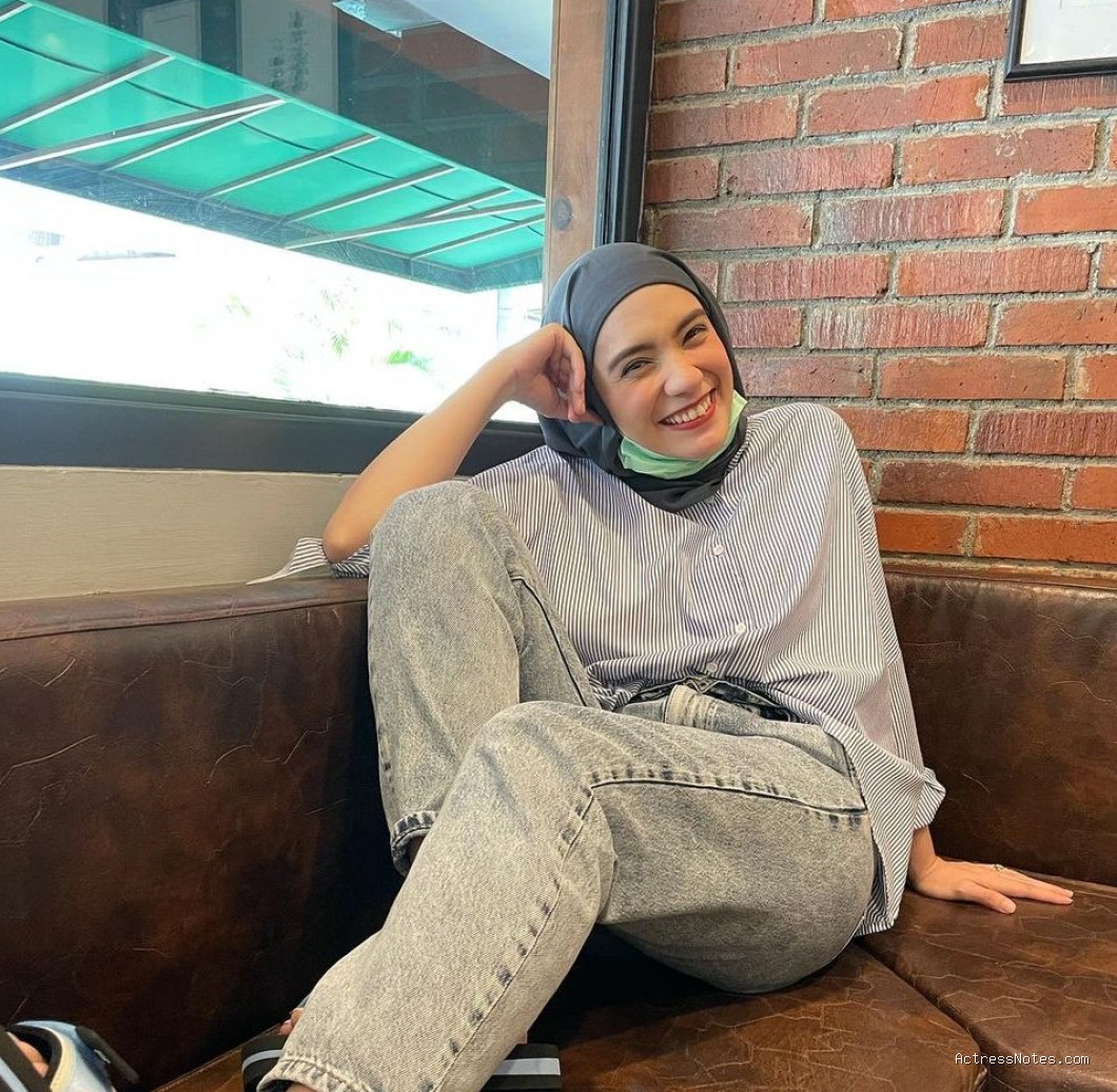 Putri Anne: Agama, Keluarga, Pacar & Karir Lengkap