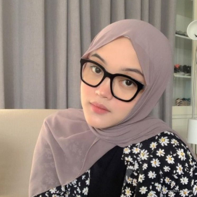 Biodata Putri Delina: Agama, Keluarga, Pacar, Fakta dan Karir