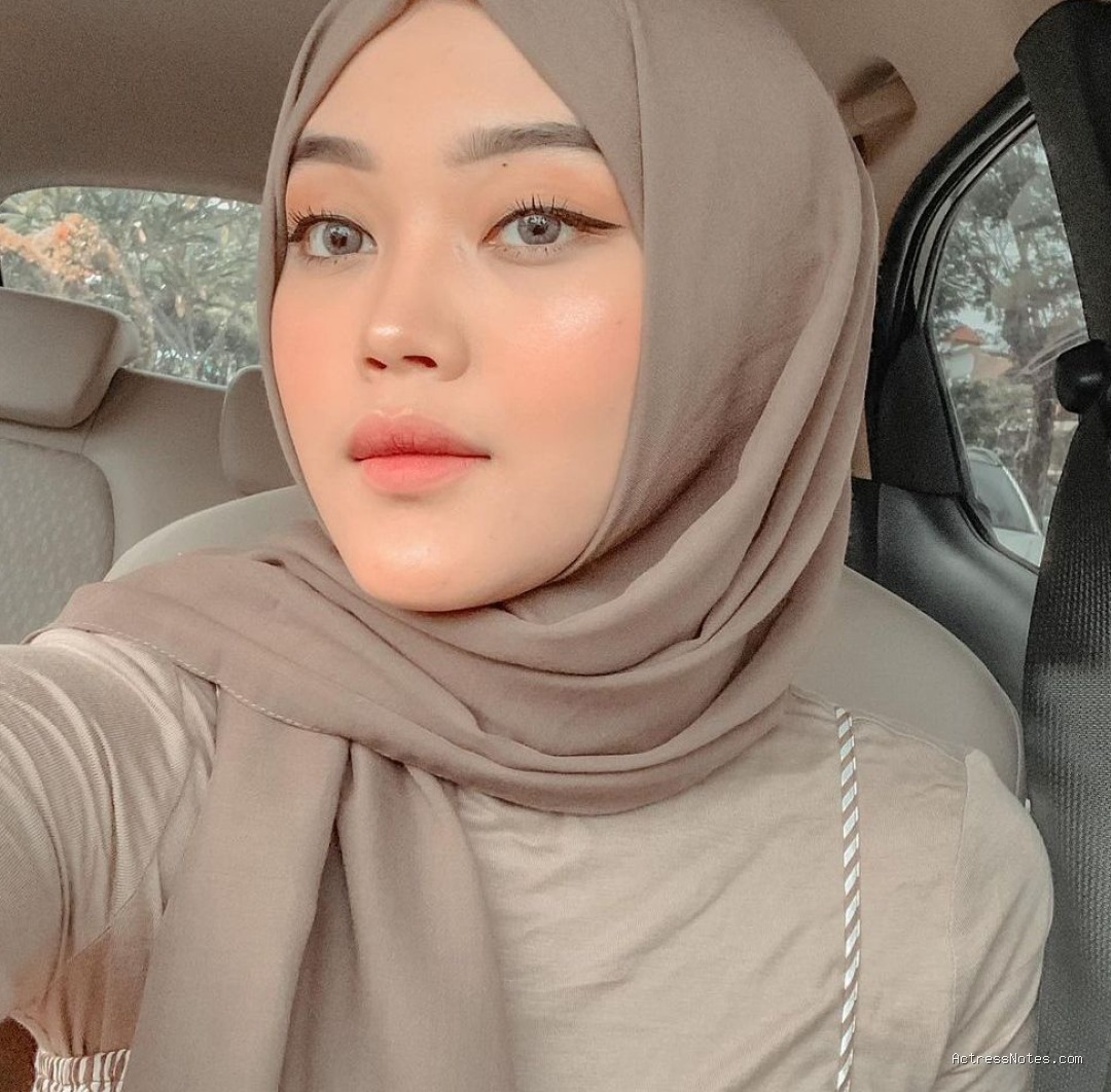 Biodata Putri Delina: Agama, Keluarga, Pacar, Fakta dan Karir