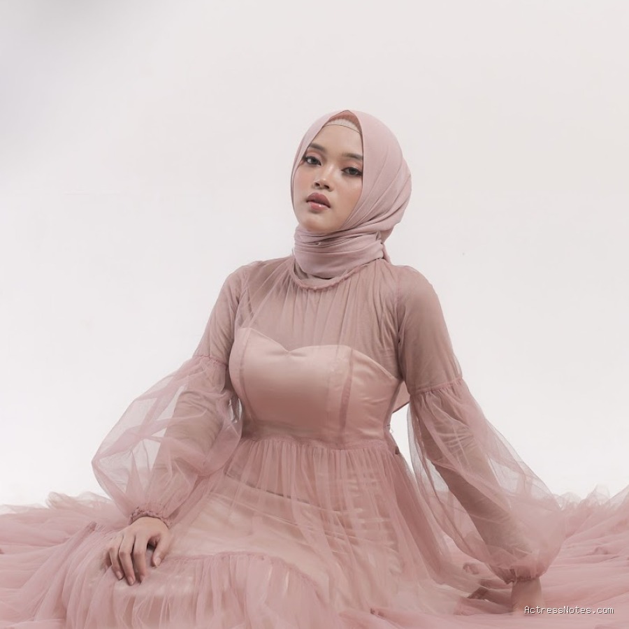 Biodata Putri Delina: Agama, Keluarga, Pacar, Fakta dan Karir