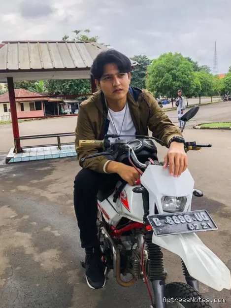 Biodata Qausar Harta Yudana: Agama, Keluarga, Pacar, Fakta dan Karir