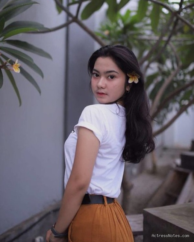 Biodata Ratu Aulia: Agama, Keluarga, Pacar, Fakta dan Karir