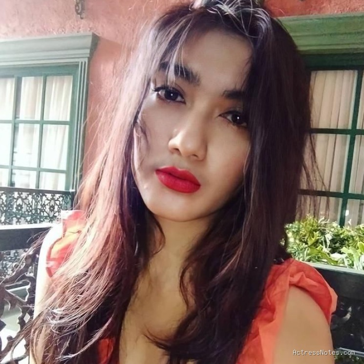 Biodata Revi Mariska: Agama, Keluarga, Pacar, Fakta dan Karir