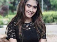 Revi Mariska Biodata Lengkap: Agama, Keluarga, Pacar, Karir