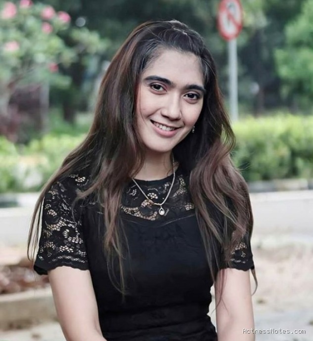 Revi Mariska Biodata Lengkap: Agama, Keluarga, Pacar, Karir