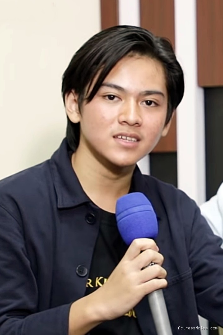 Biodata Rey Bong: Agama, Keluarga, Pacar, Fakta dan Karir
