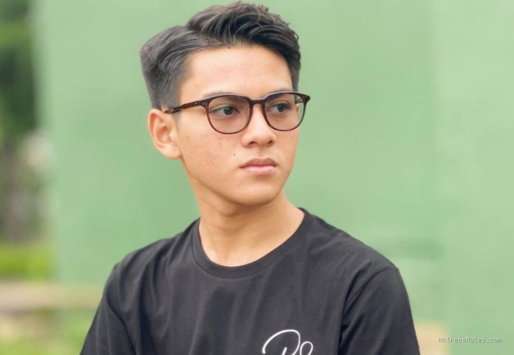 Biodata Rey Bong: Agama, Keluarga, Pacar, Fakta dan Karir