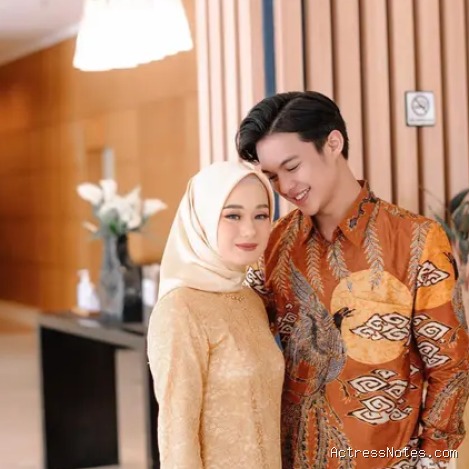 Biodata Rey Mbayang: Agama, Keluarga, Pacar, Fakta dan Karir