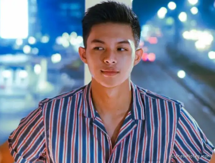 Biodata Rey Mbayang: Agama, Keluarga, Pacar, Fakta dan Karir