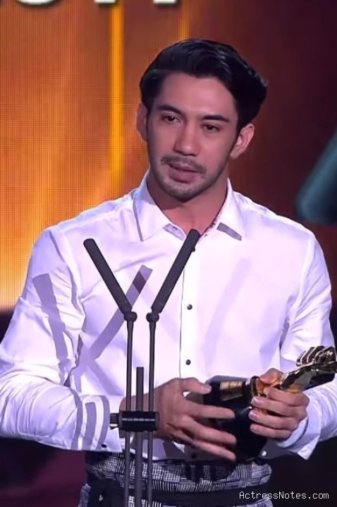 Biodata Reza Rahadian: Agama, Keluarga, Pacar, Fakta dan Karir