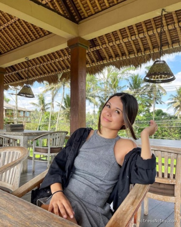 Ria Andrews: Agama, Keluarga, Pacar, Fakta & Karir Terungkap