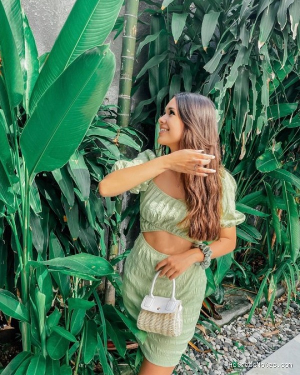 Biodata Ria Andrews: Agama, Keluarga, Pacar, Fakta dan Karir