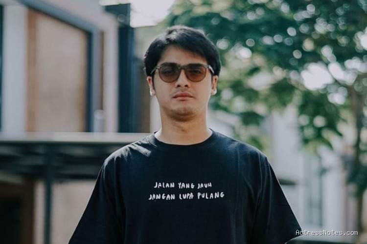 Biodata Ricky Harun: Agama, Keluarga, Pacar, Fakta dan Karir