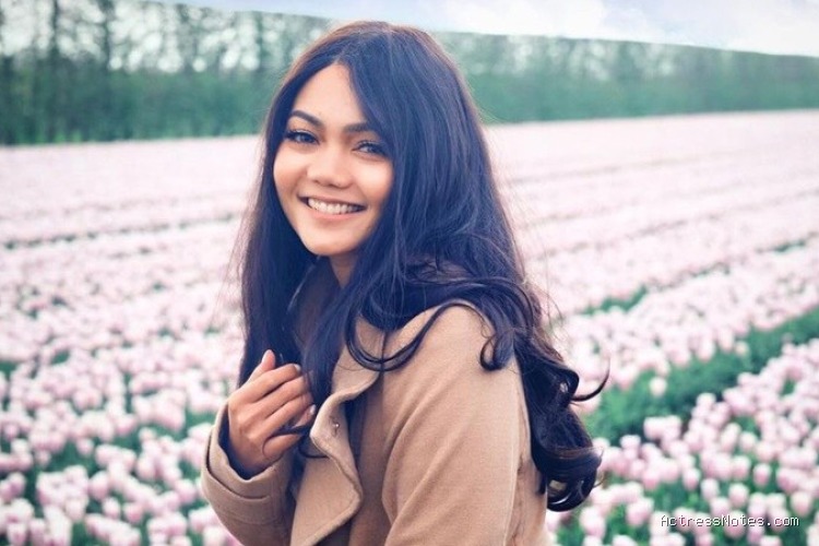 Biodata Rina Nose: Agama, Keluarga, Pacar, Fakta dan Karir