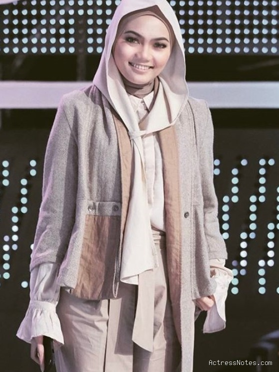 Biodata Rina Nose: Agama, Keluarga, Pacar, Fakta dan Karir
