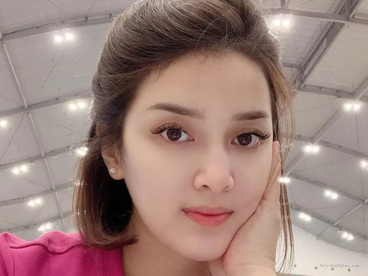 Biodata Rosiana Dewi: Agama, Keluarga, Pacar, Fakta dan Karir