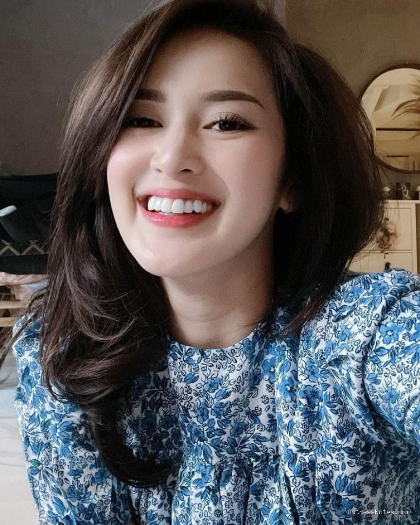Biodata Rosiana Dewi: Agama, Keluarga, Pacar, Fakta dan Karir