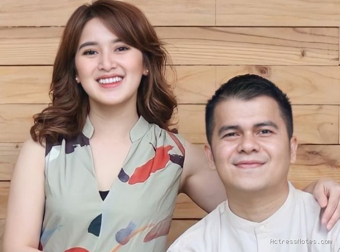 Biodata Rosiana Dewi: Agama, Keluarga, Pacar, Fakta dan Karir