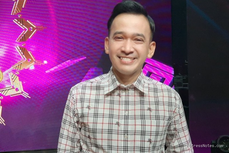 Biodata Ruben Onsu: Agama, Keluarga, Pacar, Fakta dan Karir